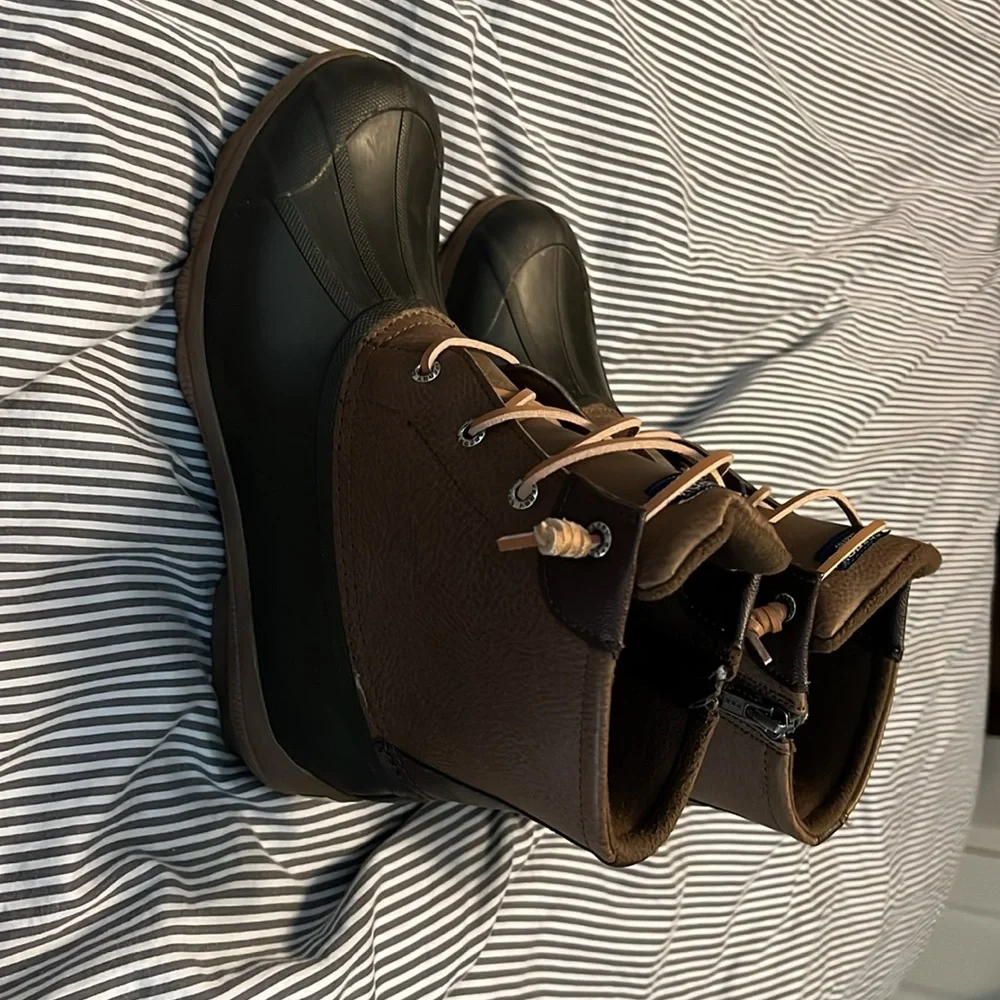 Sperry duck boots. Women’s size 8 - Picture 6 of 10